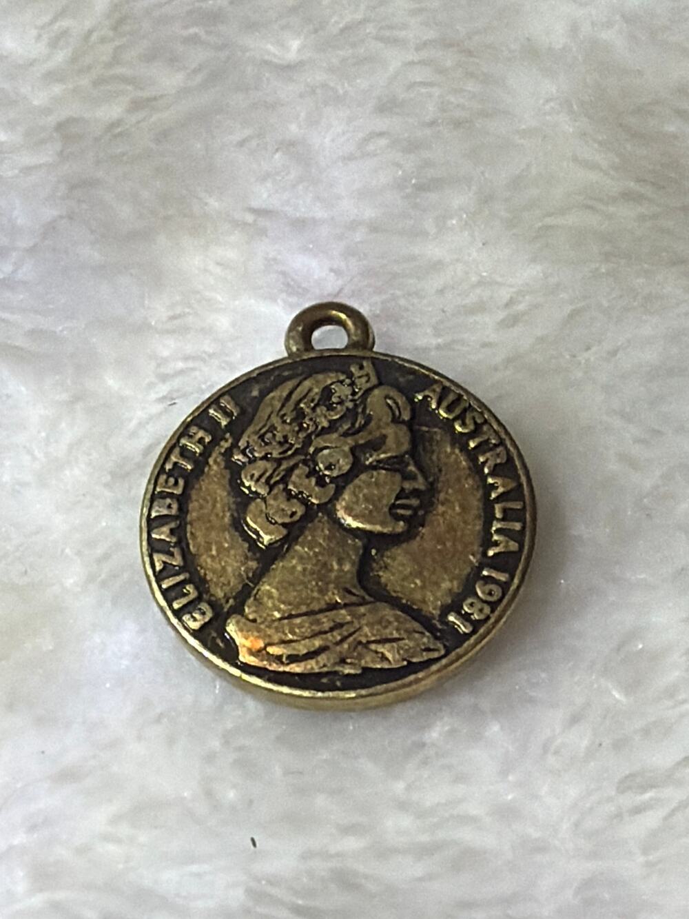 Vtg Australian Half Penny Queen Elizabeth II Coin Necklace Pendant Medal Charm